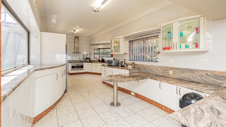 7 Bedroom Property for Sale in Plattekloof Western Cape